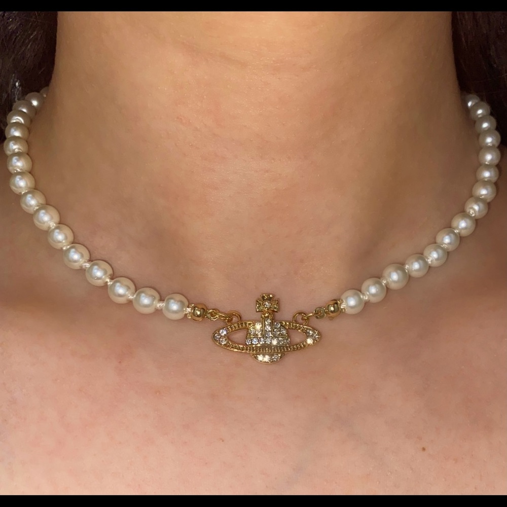 VIVIENNE WESTWOOD MINI BAS RELIEF PEARL CHOKER